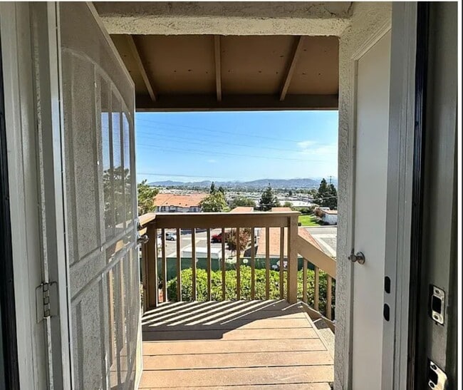 Building Photo - 870 S Rancho Santa Fe Rd Unit E