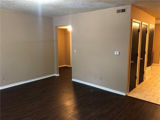 Photo - 605 N Betty Jo Dr