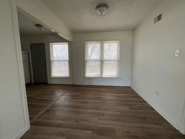 Photo - 1120 NW Carroll Dr