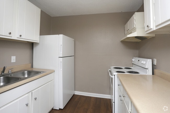 Broadmoor Apartments