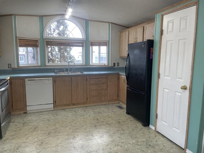 Photo - 8420 Alaska Rd