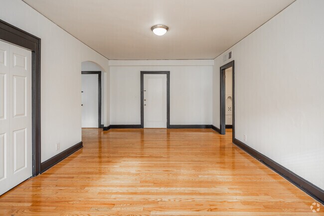 1BR, 1BA - 900SF - Living Room