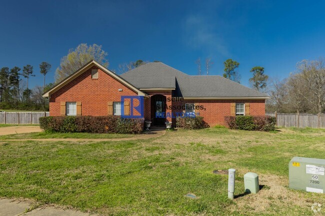 Building Photo - Home in Canton MS