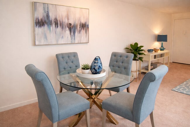 Eating Area - Grenadier Village Apartments