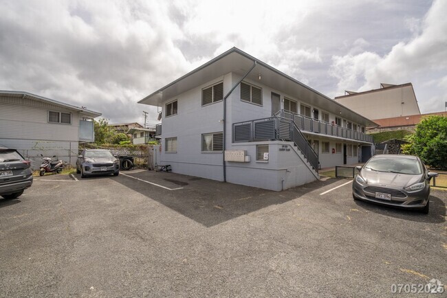 Building Photo - Available Now! 2 BD / 1 BA / 1 Parking sta... Rental