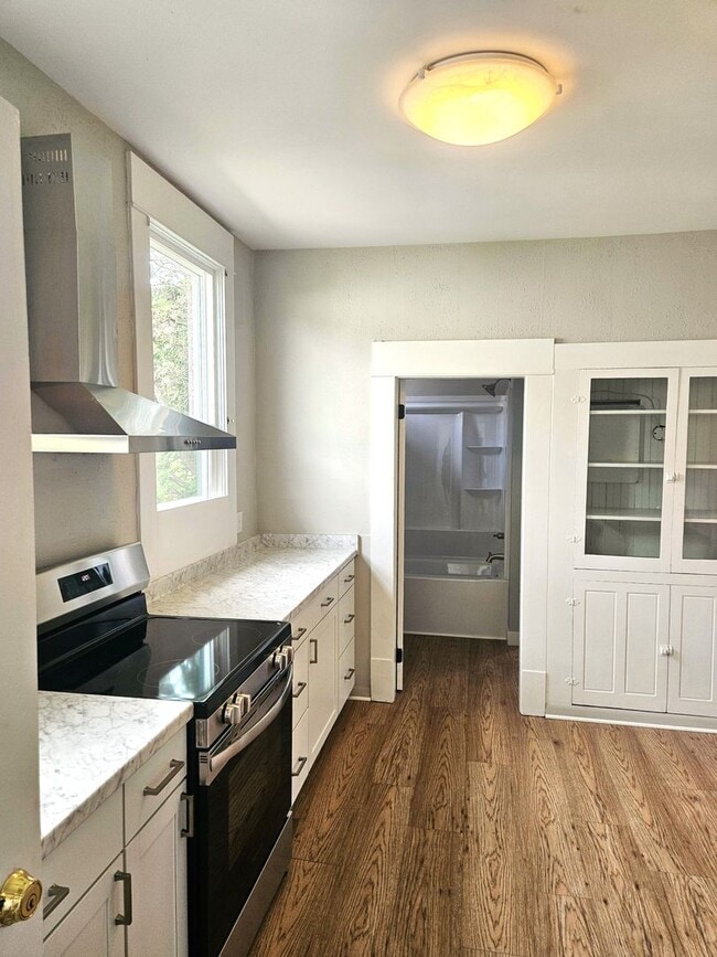 Photo - Charming 5-Bedroom Home with Updated Kitchen, & Bath in Fairhaven!