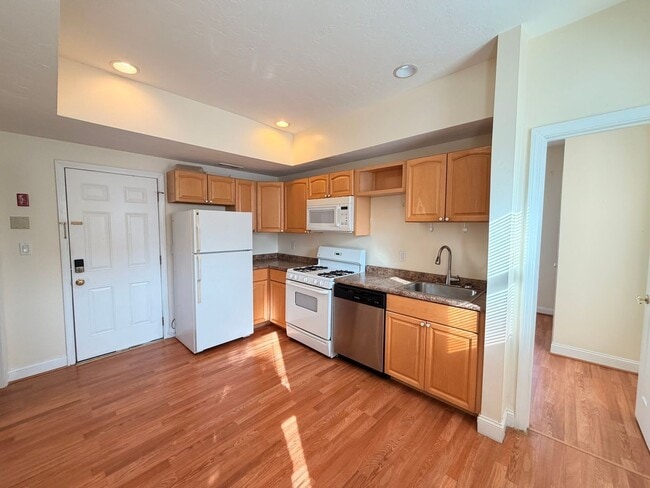 289 Merrimack St Unit 4