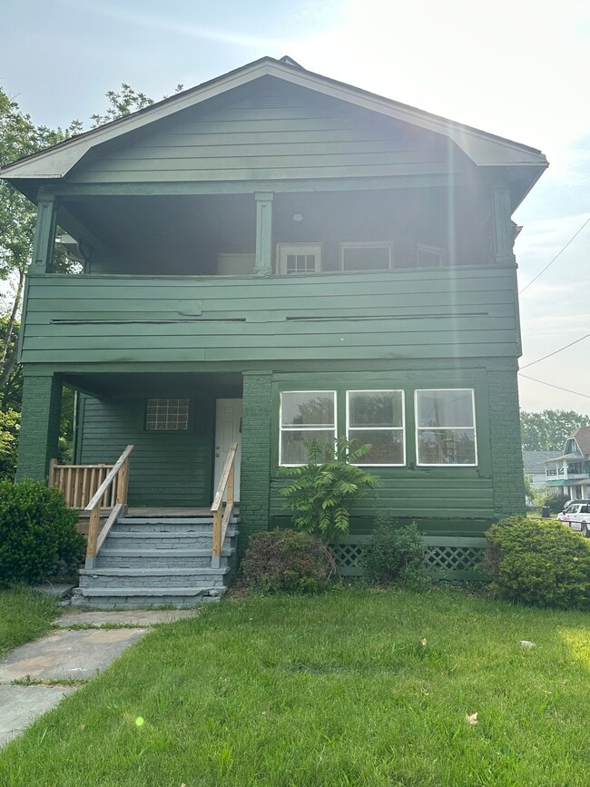 Building Photo - 1185 E 123rd St Unit 3