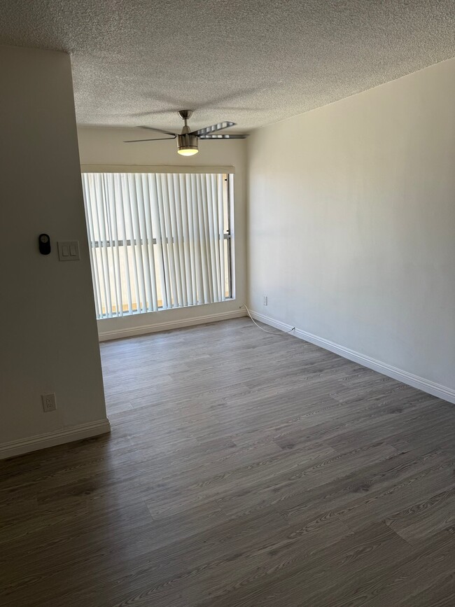 Photo - 3337 S Durango Ave Unidad 9