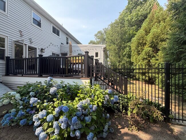 54-56-56 Noble St Unit 2
