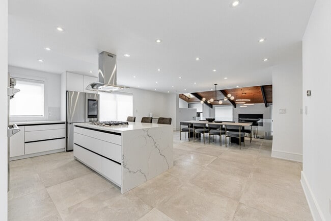 Photo - 5 Mellanby Pl Unit SI ID1513090P