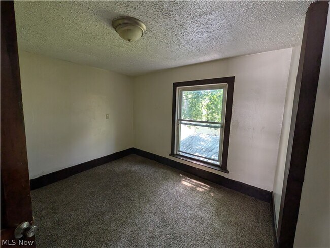 Photo - 545 W 36th St