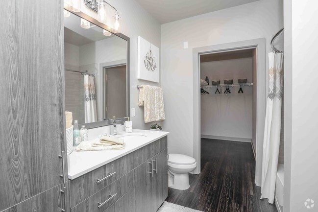 1BR, 1BA - 715 SF