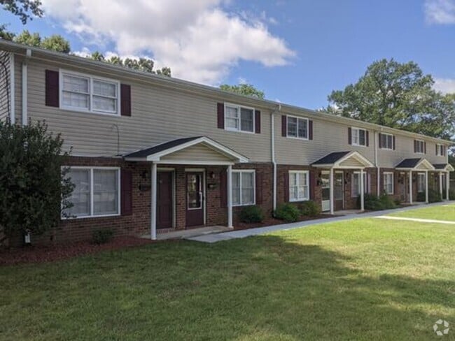 Building Photo - Two bedroom, 1.5 bath townhome in Graham--... Unit D