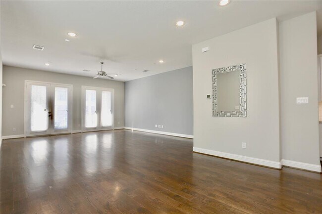 Photo - 1227 W 19th St