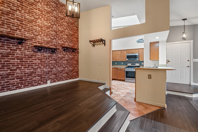 Photo - 6109 Wigmore Ln Unidad N