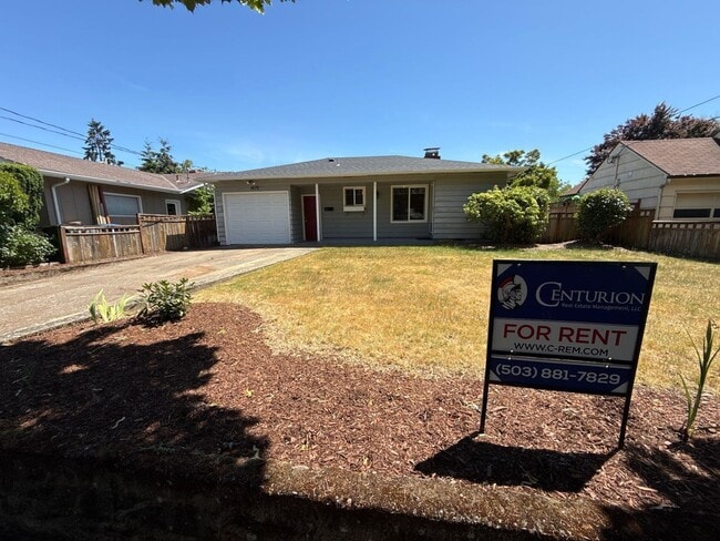Photo - 1670 Yew St SE