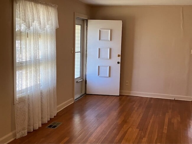 Photo - 1004 Chickasaw Trail