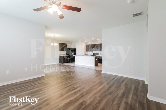 Photo - 401 Panda Pl