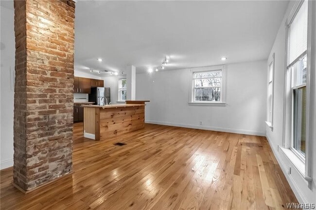 Photo - 575 Auburn Ave