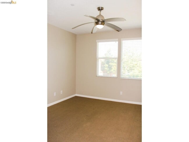 Photo - 859 Graphite Ln