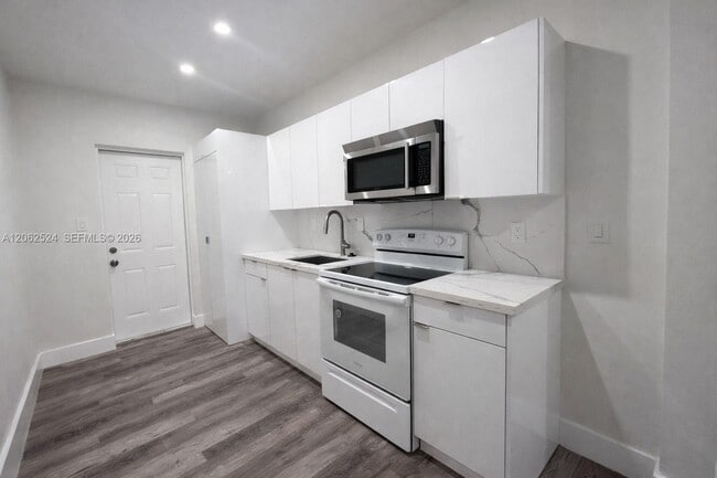 Photo - 2931 NW 47th St Unit 3