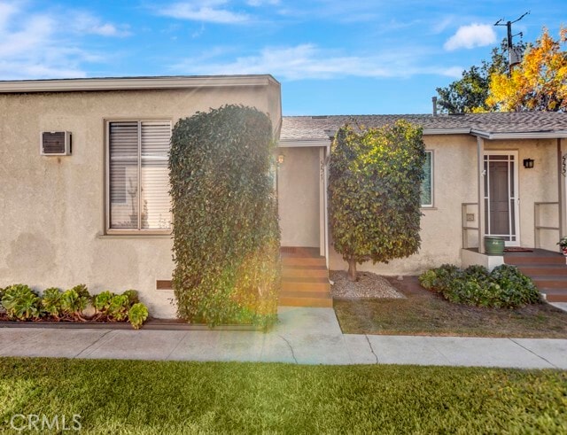 557 N Rosemary Ln