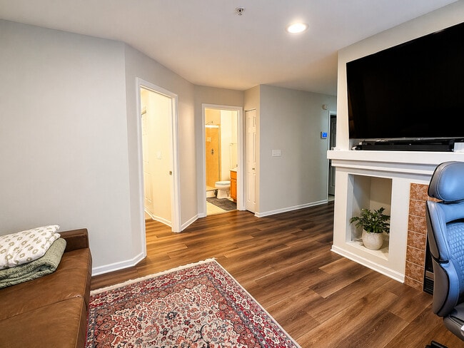 Photo - 121 Rosehall Dr