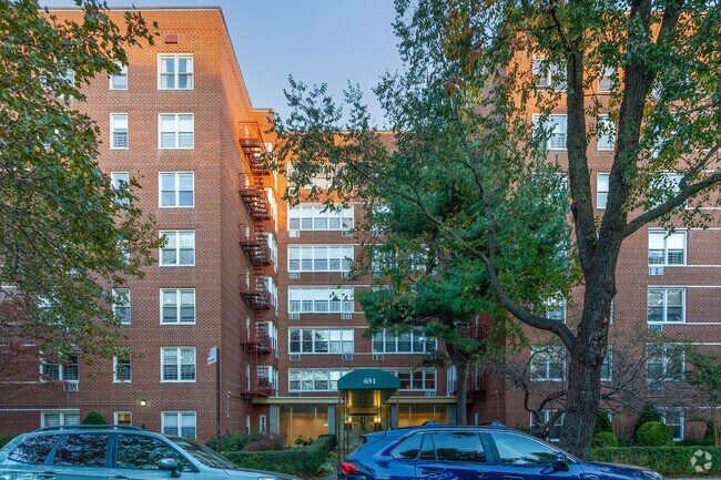 Photo - 651 Vanderbilt St