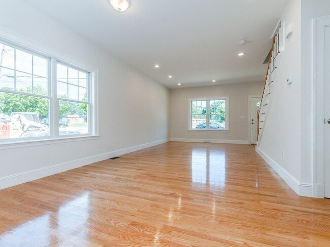 Photo - 182 Cushing St
