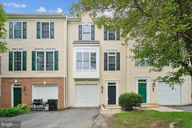Building Photo - 843 Fairview Village Ct
