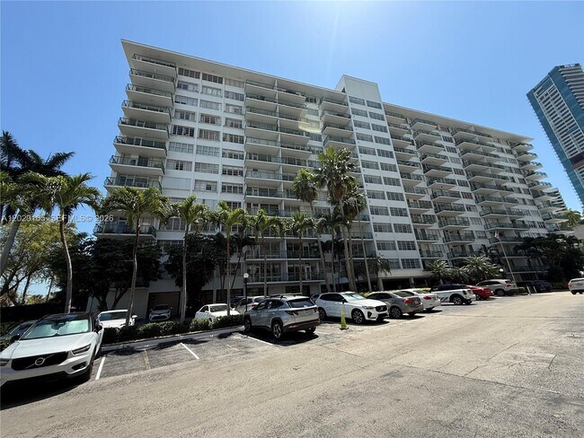 Building Photo - 1408 Brickell Bay Dr Unit 213