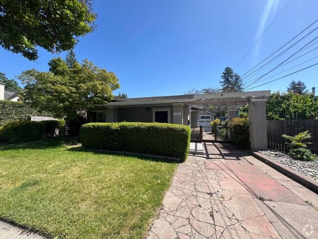 Building Photo - Come check out this Lovely home located in...