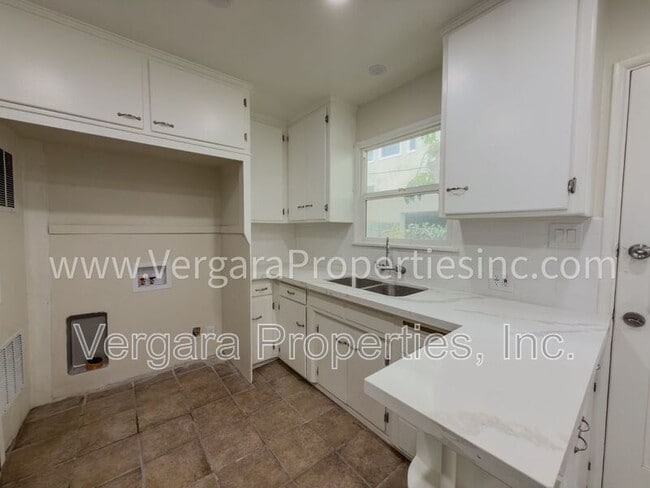 Photo - 611 Amapola Ave
