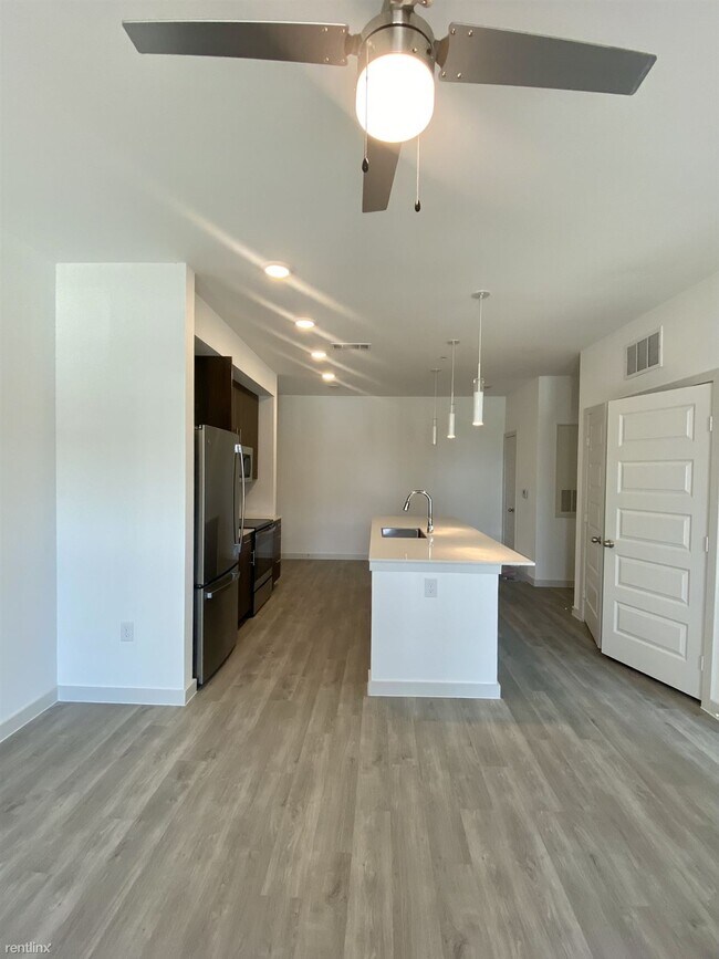 Photo - 1 br, 1 bath Condo - 102 E South St 201