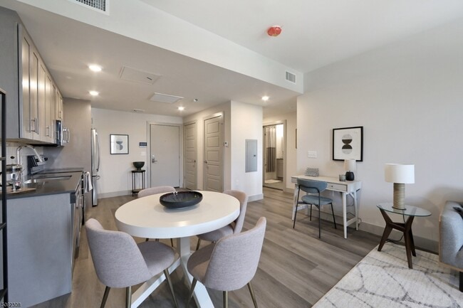 Photo - 558 Franklin Ave