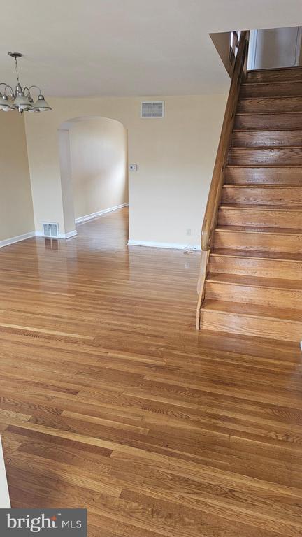 Photo - 6721 Leonard St