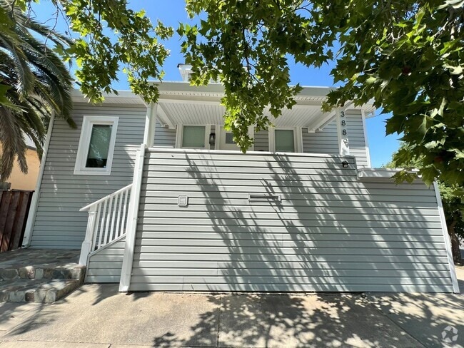 Building Photo - Adorable 1 Bedroom, 1 Bathroom Home in Sac...