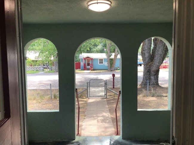 148 S Fairfield Ave