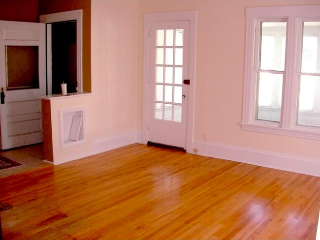 Photo - 3240 Pillsbury Ave S Unit Lower