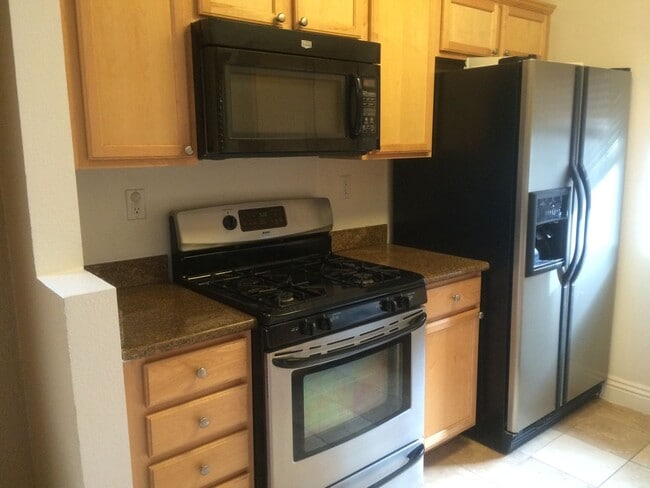 Building Photo - 10182 Camino Ruiz Unit 62