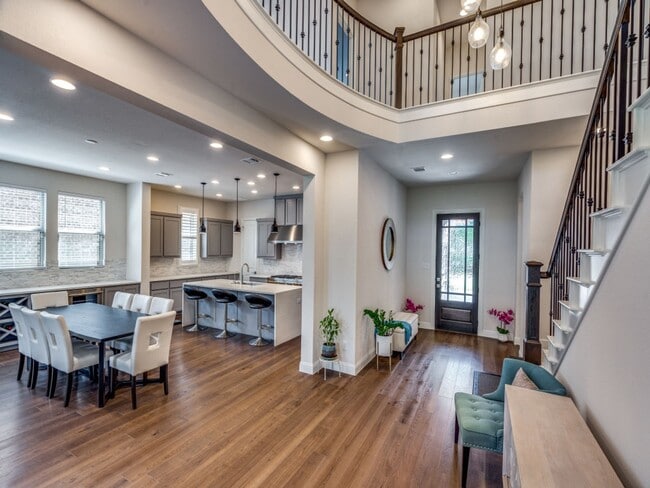 905 Asbury Dr