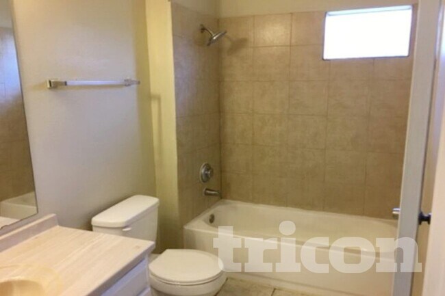 Photo - 3234 Kelling St