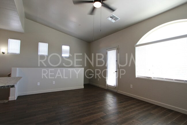 Photo - Beautiful 2 beds, 2-baths condo in Gilbert! Unit 1133