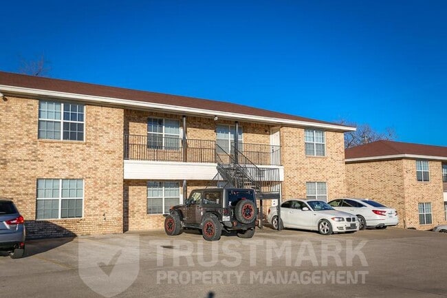 Building Photo - 700 S Amy Ln Unit 700 S Amy Ln 205
