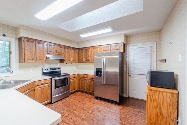 Photo - Up to a 2 year lease at this Beautiful 3 bed, 2 bath!!!!