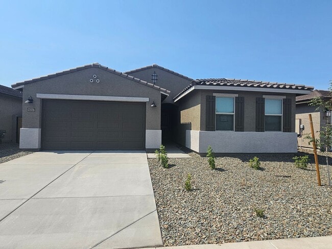 Photo - Beautiful new build w mountain views