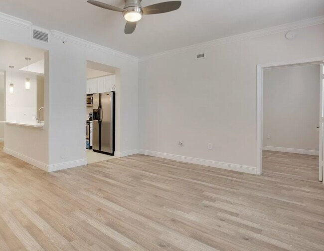 Photo - 533 NE 3rd Ave Unidad APT 321