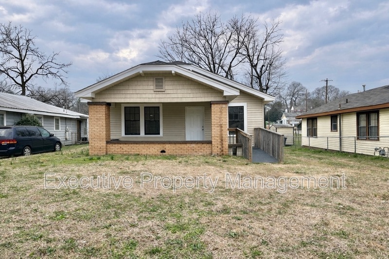 Photo - 1556 Burgin Ave