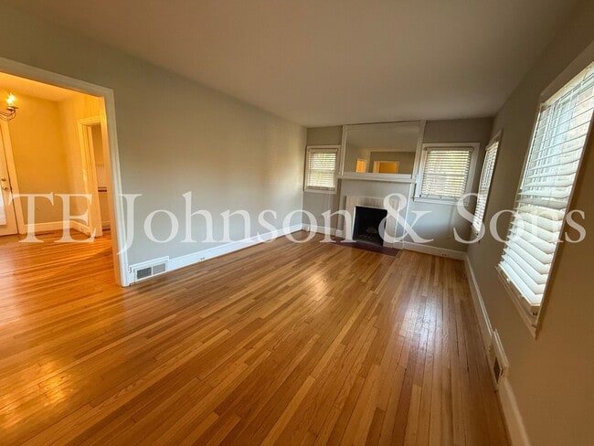 Photo - 864 Fenimore St